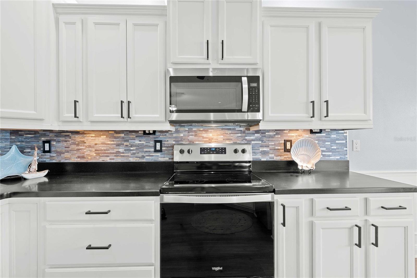 UNDER CABINET LIGHTING