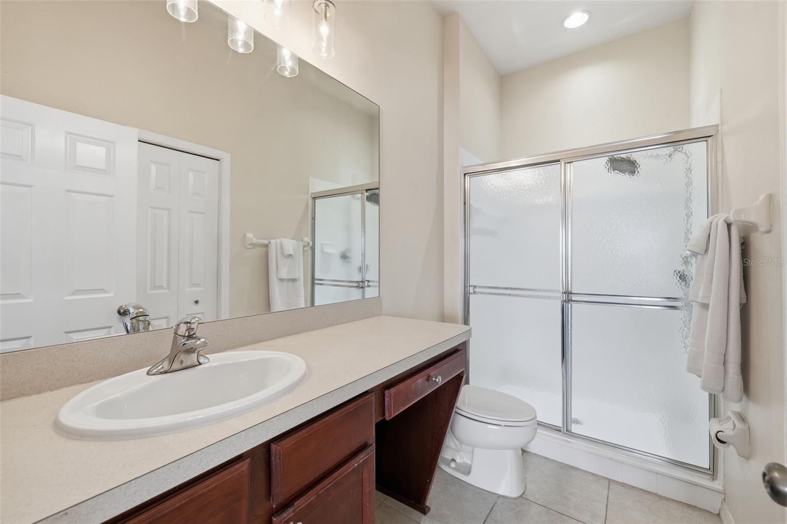 PRIMARY BATHROOM (EN-SUITE)