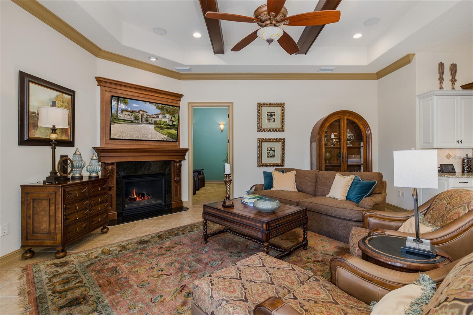 Family Room w/Gas Fieplace