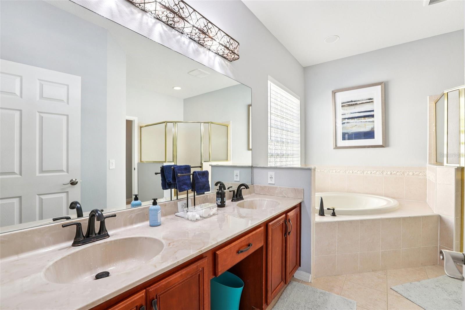 Enter en suite in Master Bedroom