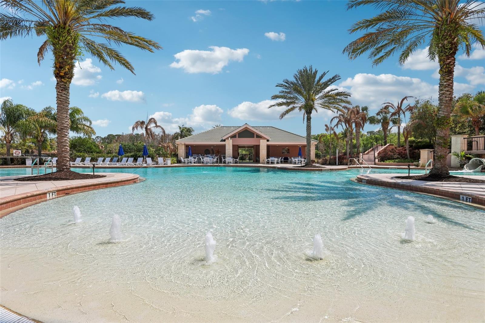 Shallow pool for little ones