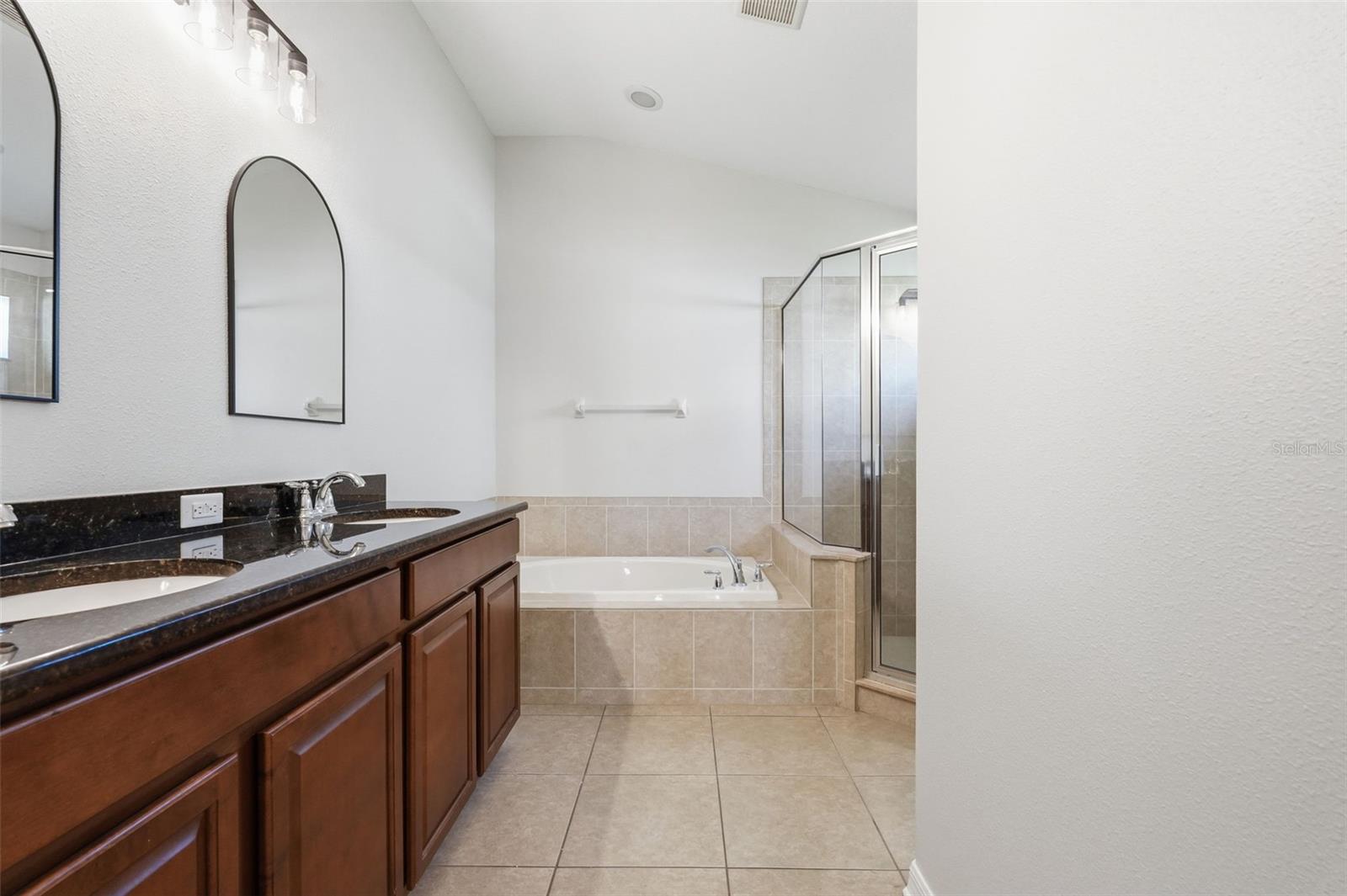 Primary en-suite bathroom