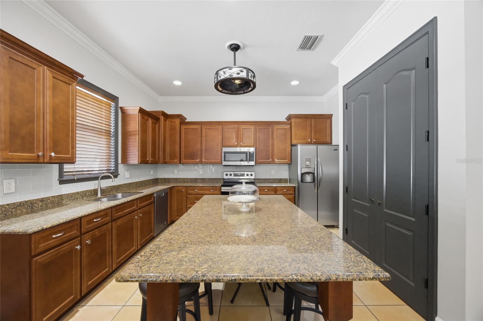 kitchen oversized island