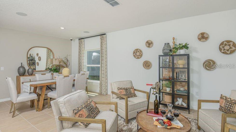 Flex room idea (builder's photo)