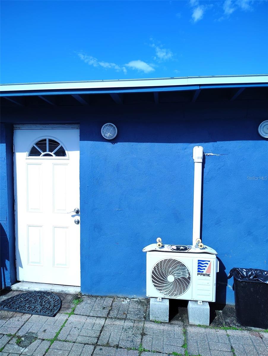 BONUS ROOM FRONT DOOR