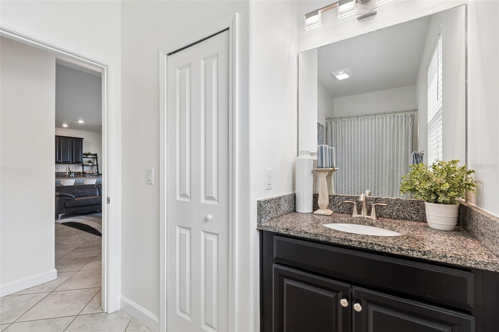 Main floor full bathroom