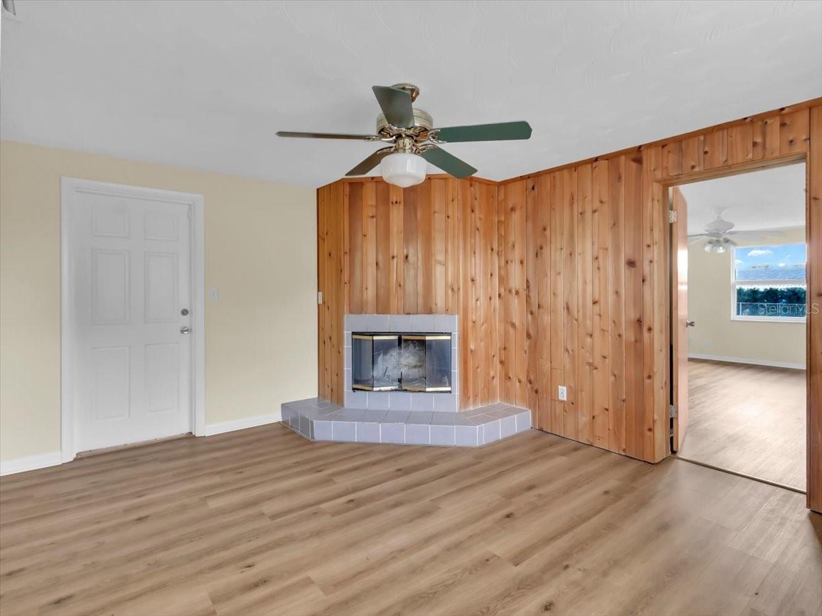 Family Room w/Fireplace
