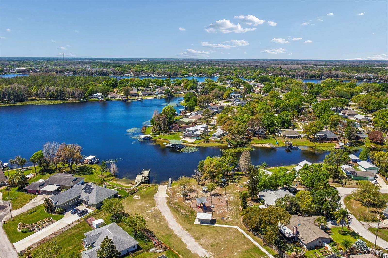 This home has the use of a private boat ramp, playground, bathhouse, and picnic area less than 1/4 mi from the home. East Lake and Lake Padgett are also available for your use...and they are ALL skiable!