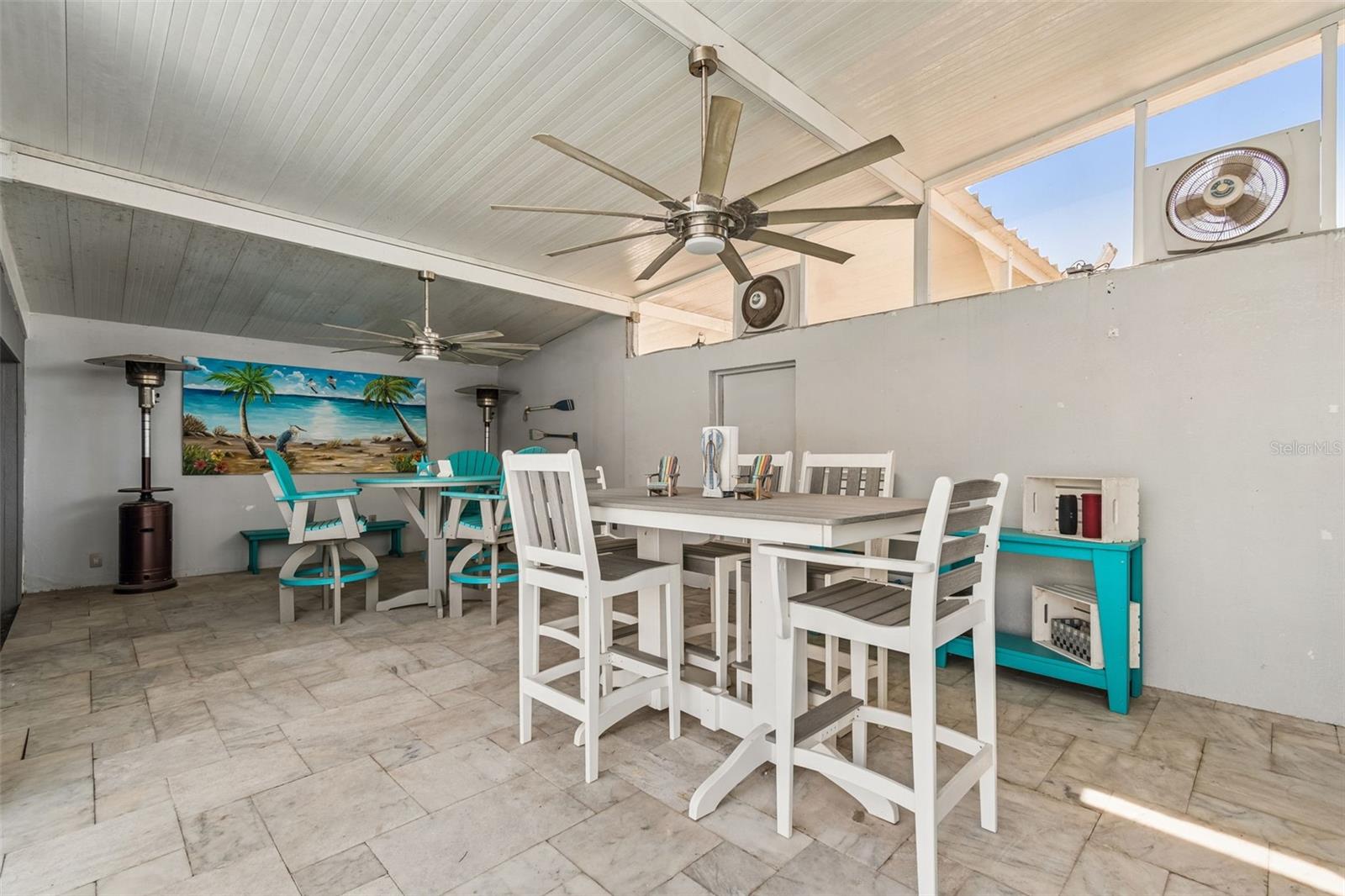 Lots of eating space available!