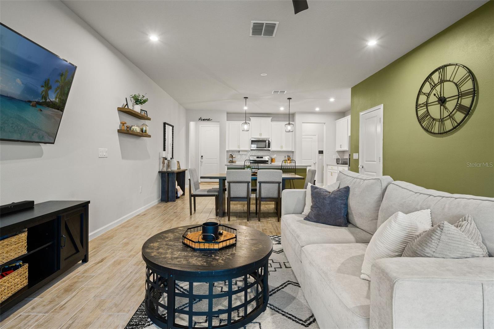 9'4 ceiling throughout the first floor