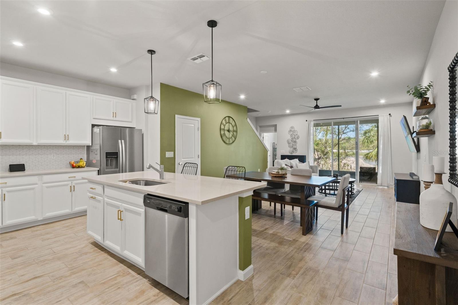 Large eat-in kitchen