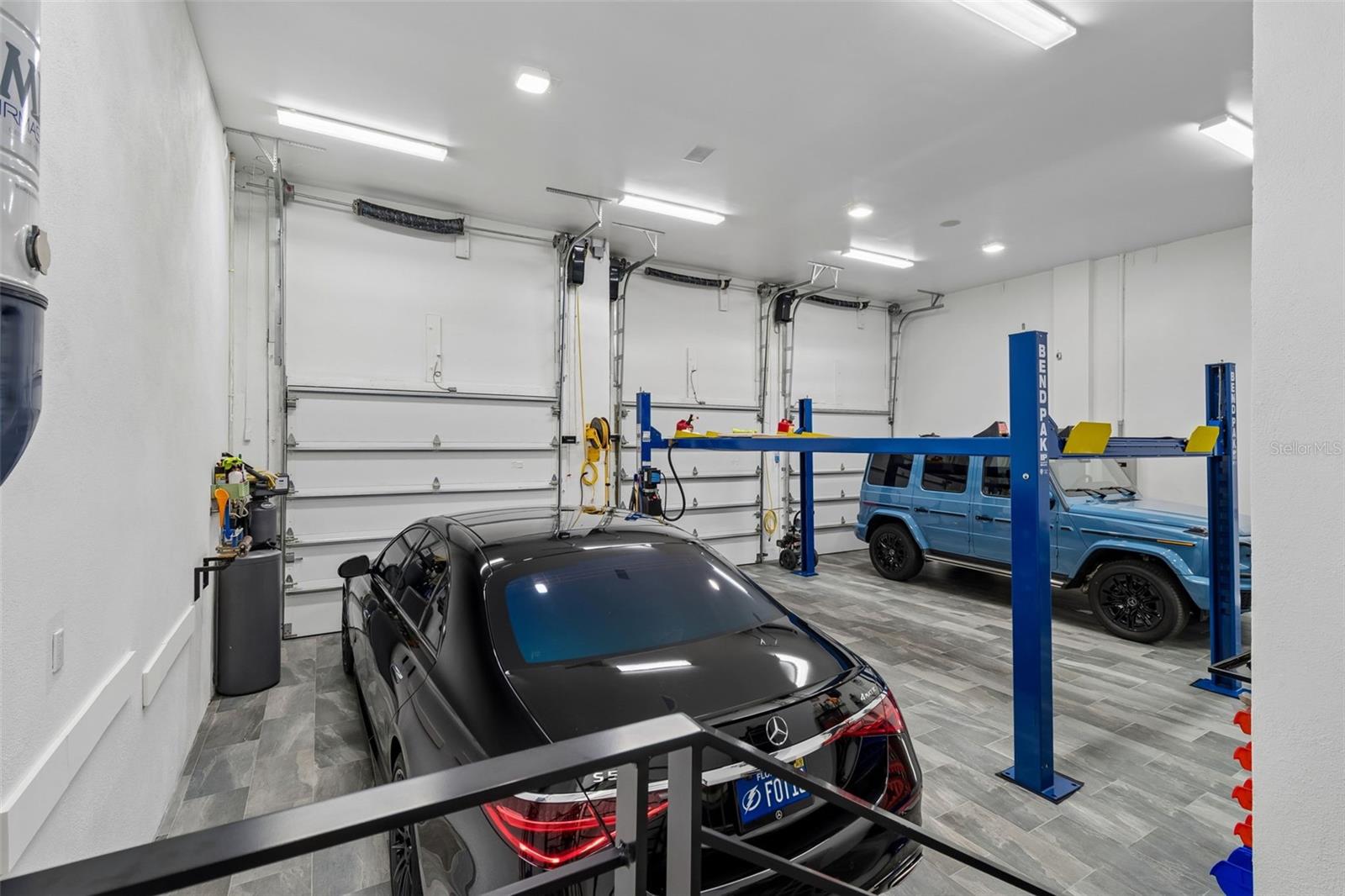 Rroom for 2 more lifts for total of 8 vehicles.