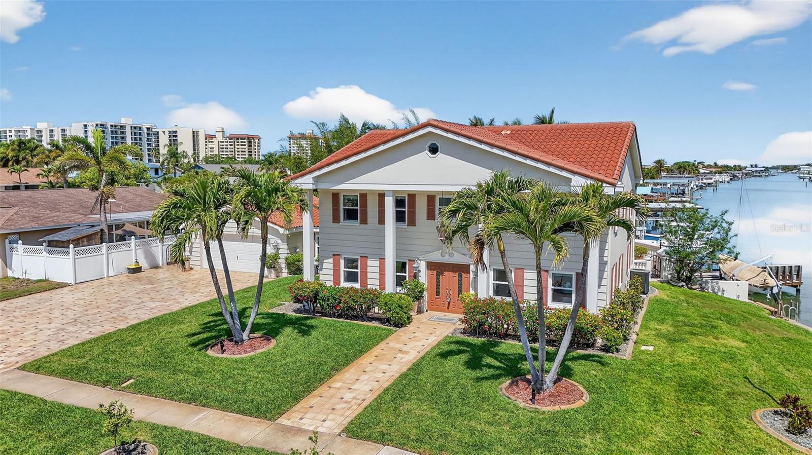 This 2 story home awaits its new owners, with manicured lawn and lovely landscaping