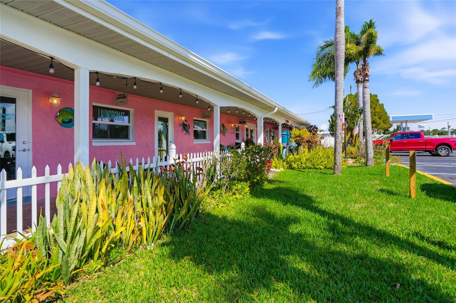 adorable newly renovated motel in the center of town