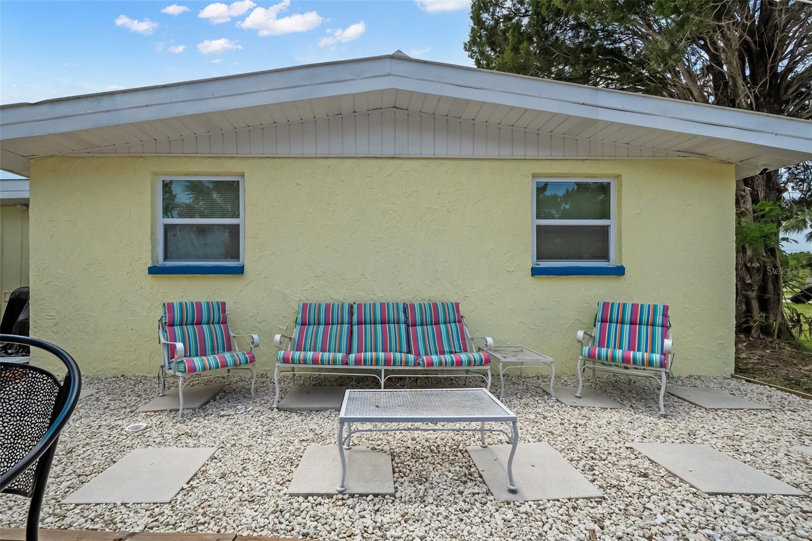 so much outdoor seating