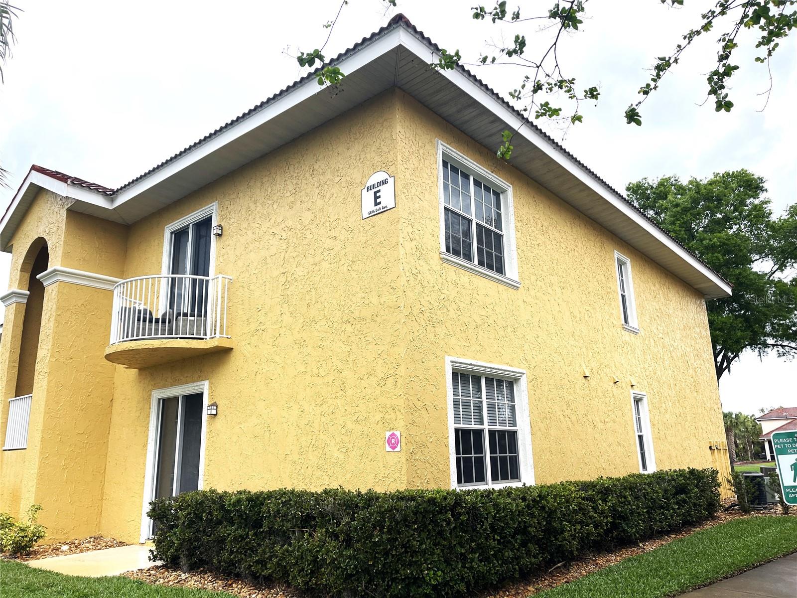 E201 is an end unit which overlooks the lake