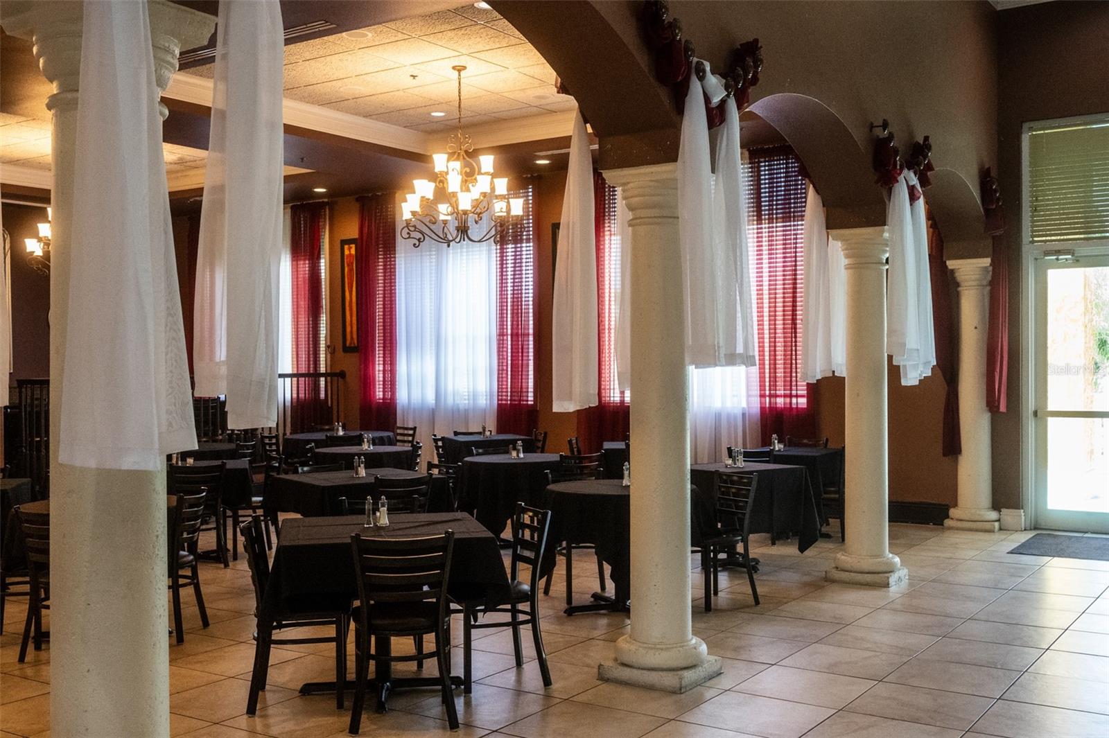 The formal dining room at Caliente Resort