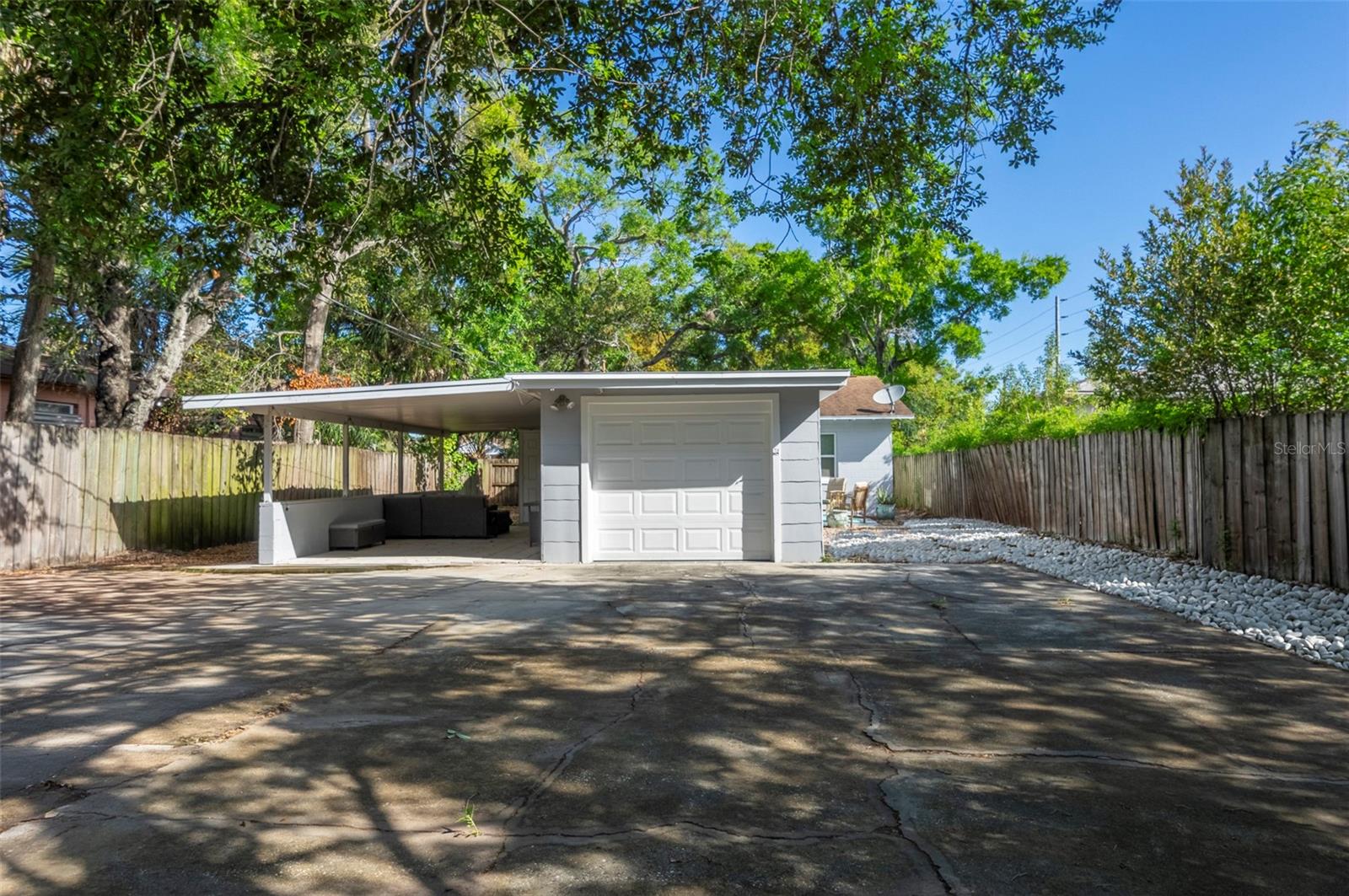 One car garage and plenty of space for a pool or RV/Boat parking