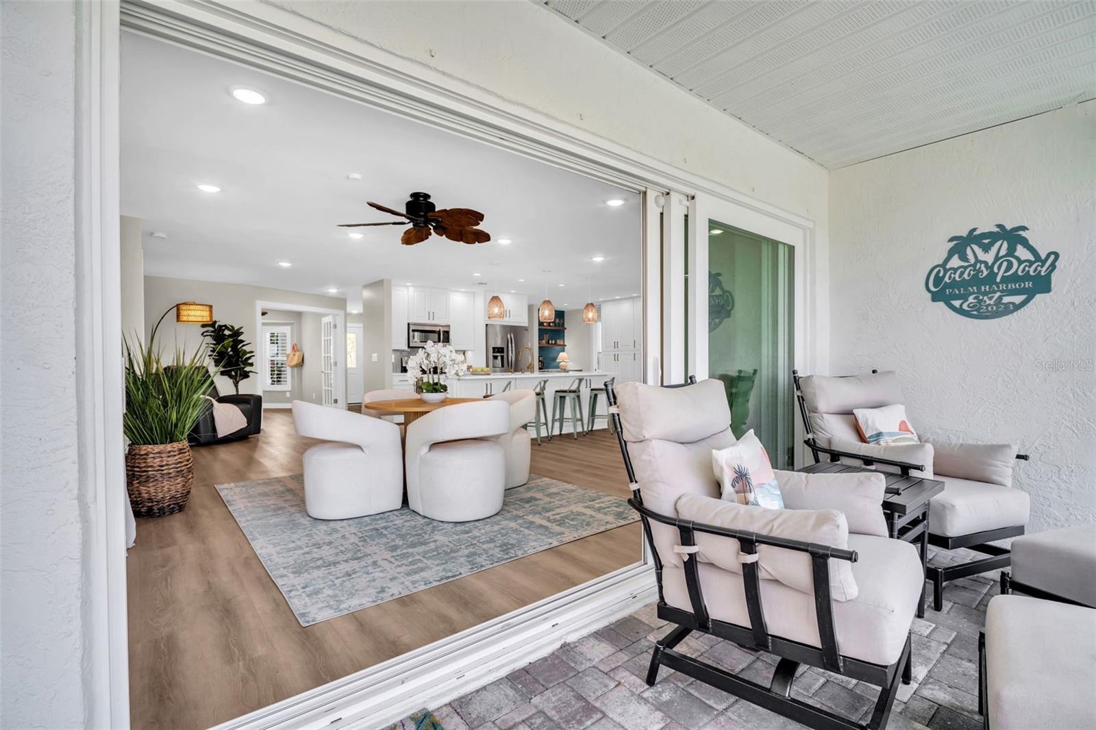 This indoor/outdoor living makes entertaining a breeze~