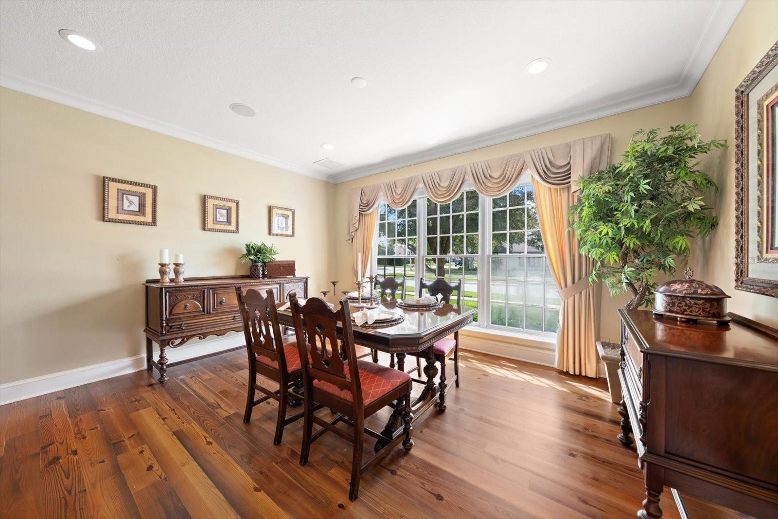 Create memories of elegant dining or memorable family holiday dinners-imagine the experiences!