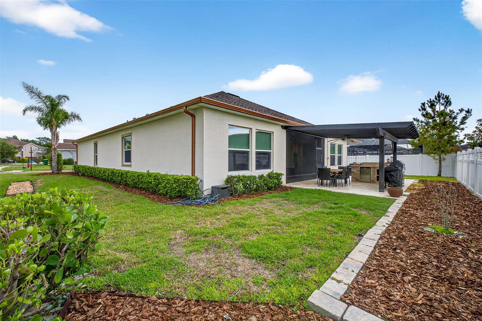 Still more yard space- can be fully fenced in.