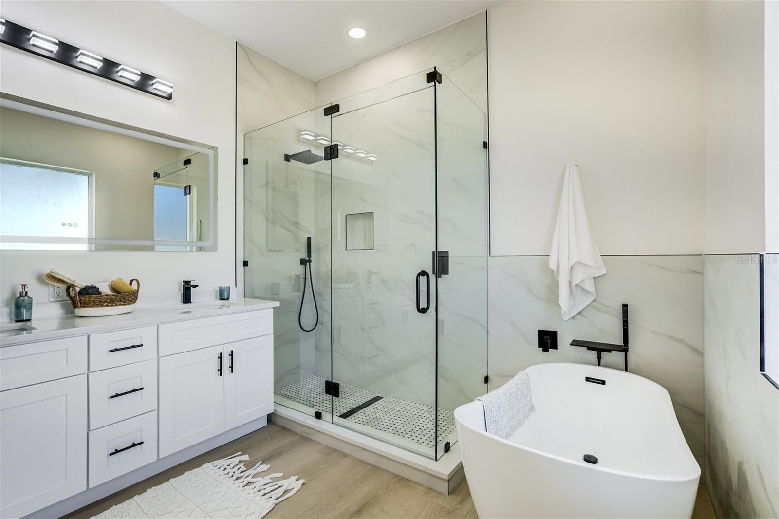 Primary En-suite bath