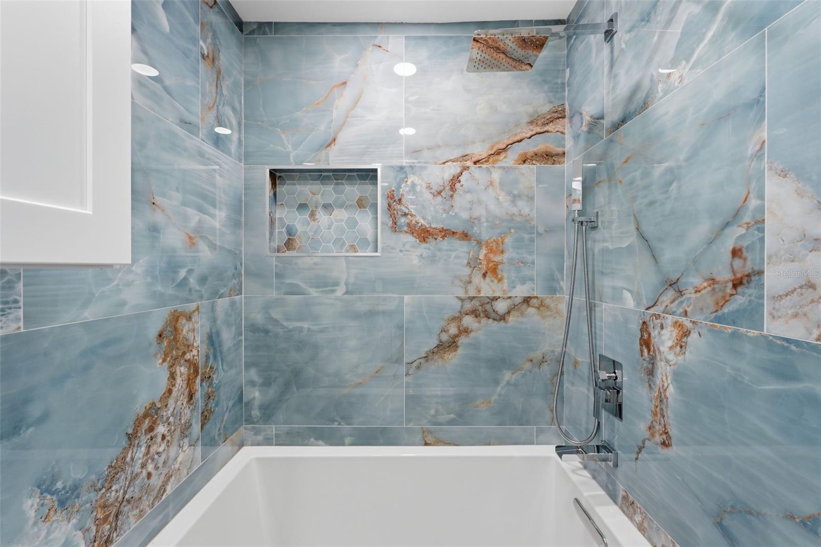 Hall/Guest Soaking Tub