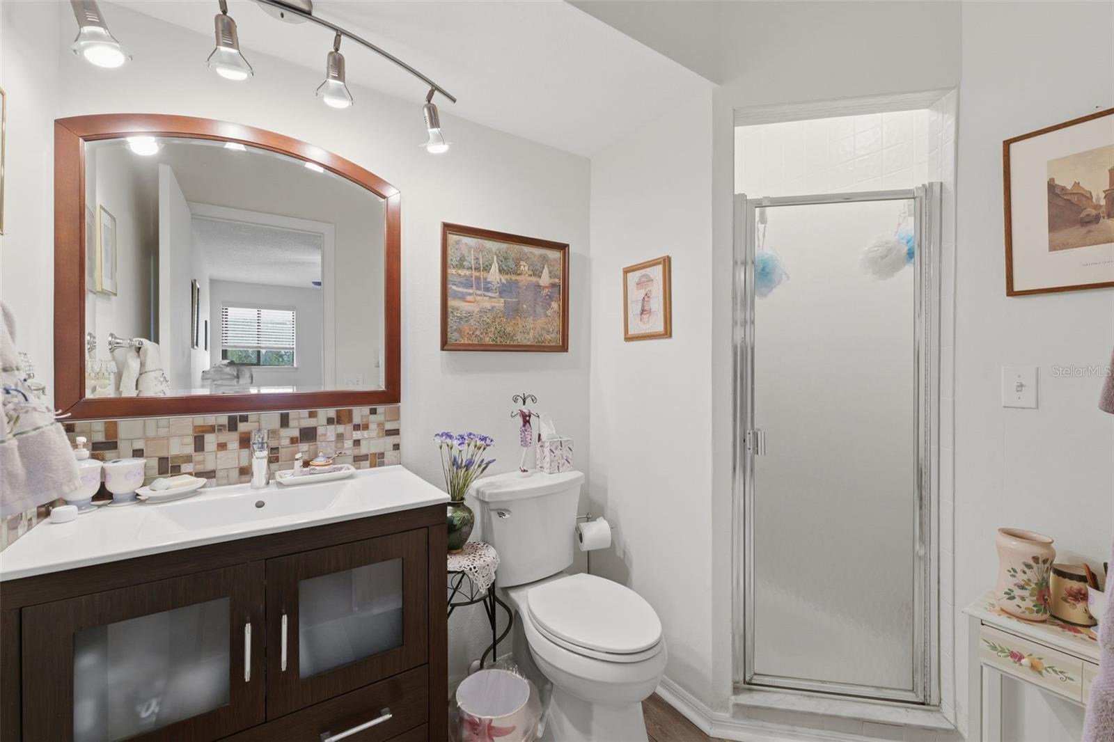 Bedroom 2 ensuite bathroom