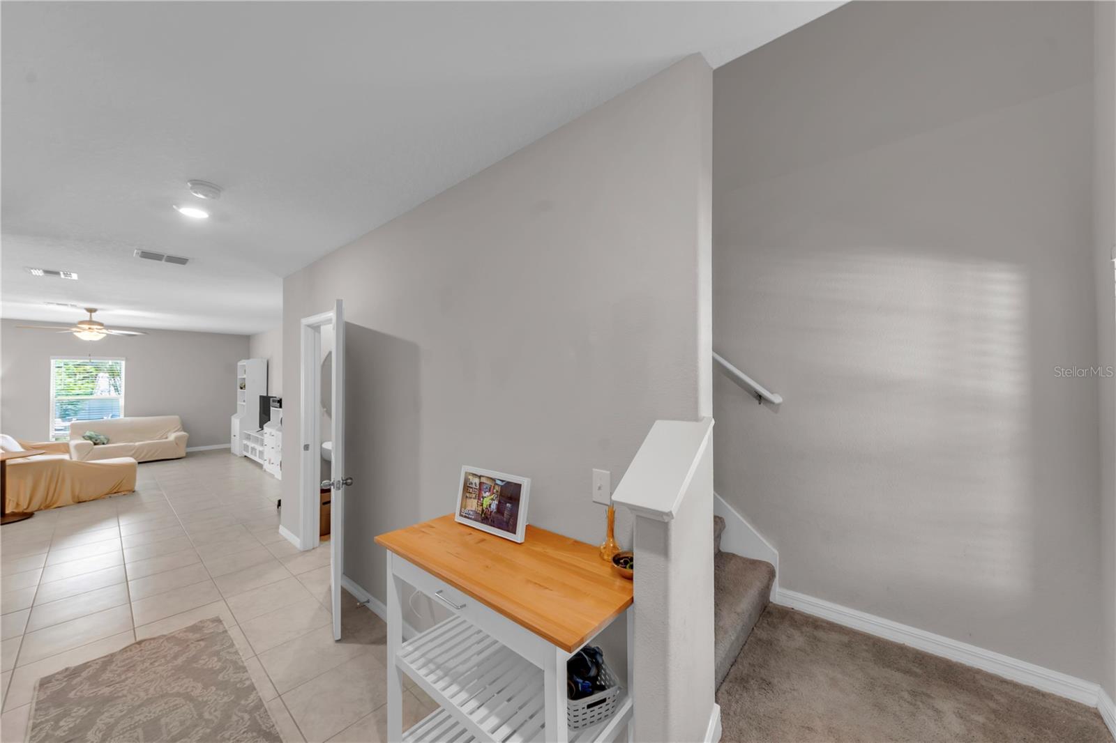 Wide & welcoming foyer