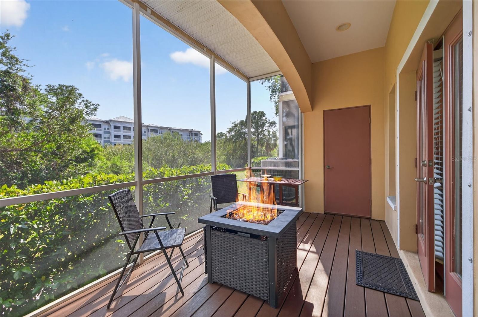 Screened lanai with storage