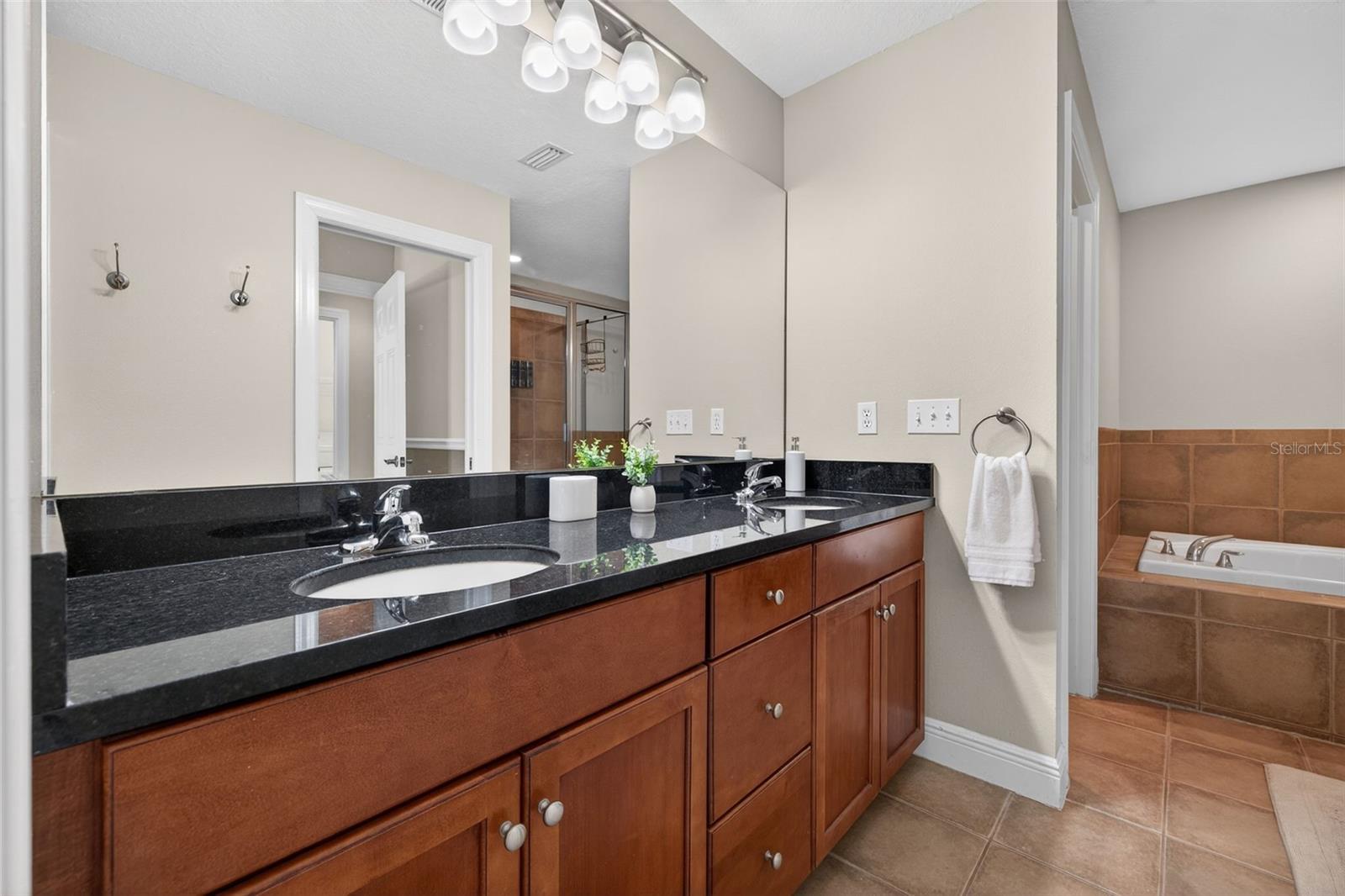 Primary En Suite bath