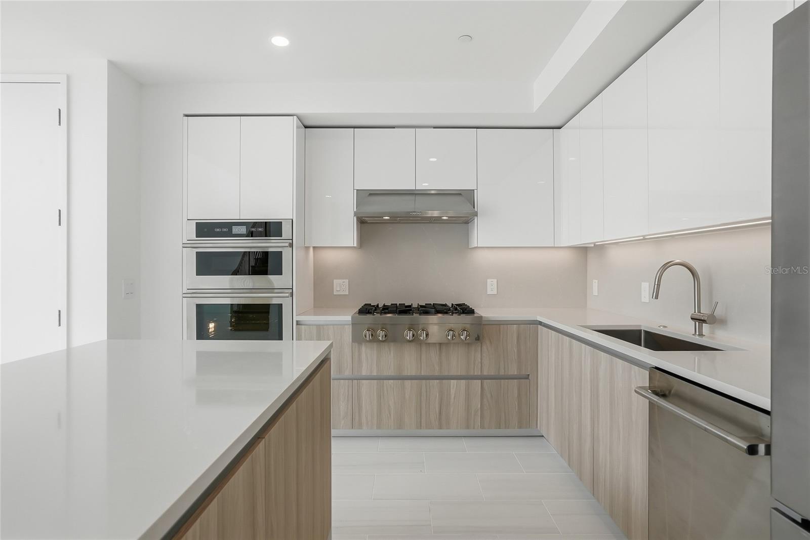 Stainless steel JennAir appliances with a fabulous gas stovetop