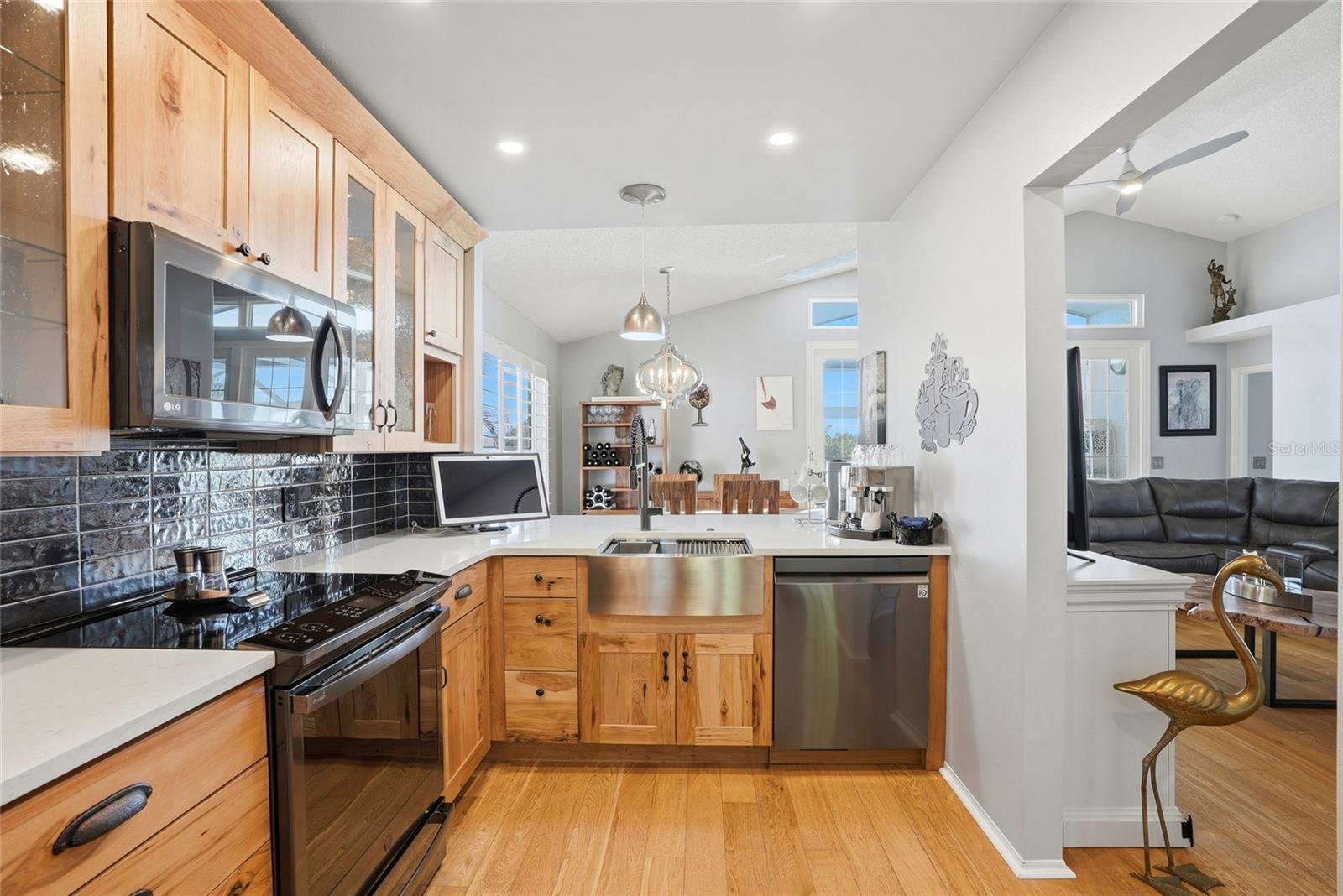Gorgeous Fully Upgraded Kitchen