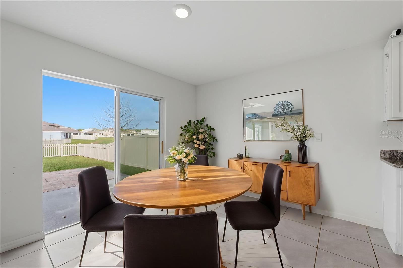 Dining (Virtually Staged)