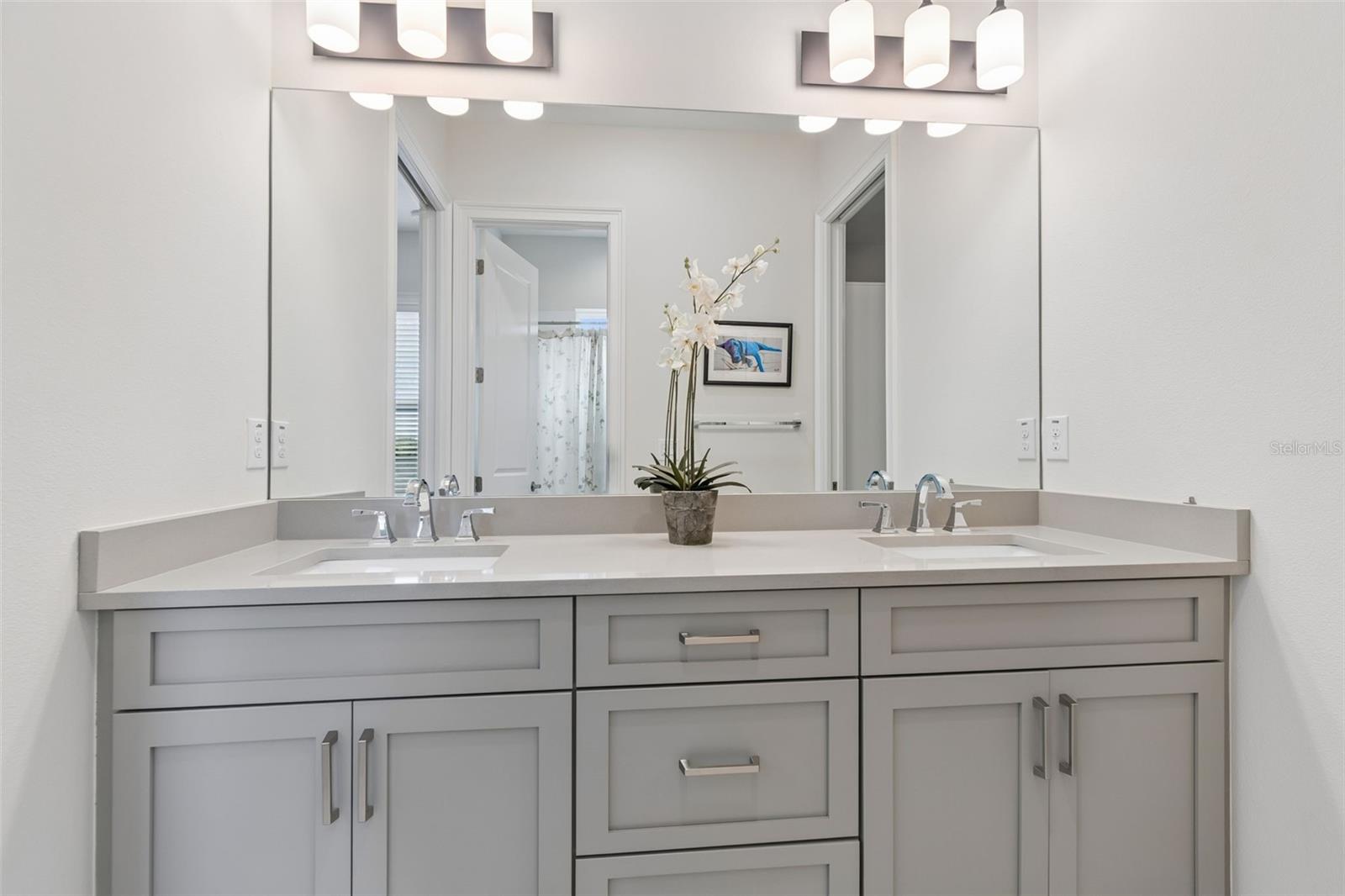 Bathroom 3 (Jack n Jill) (Second Floor)