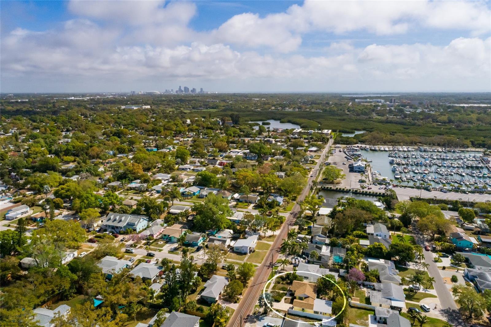 Only 6 miles to the heart of downtown St Pete/Tropicana Field