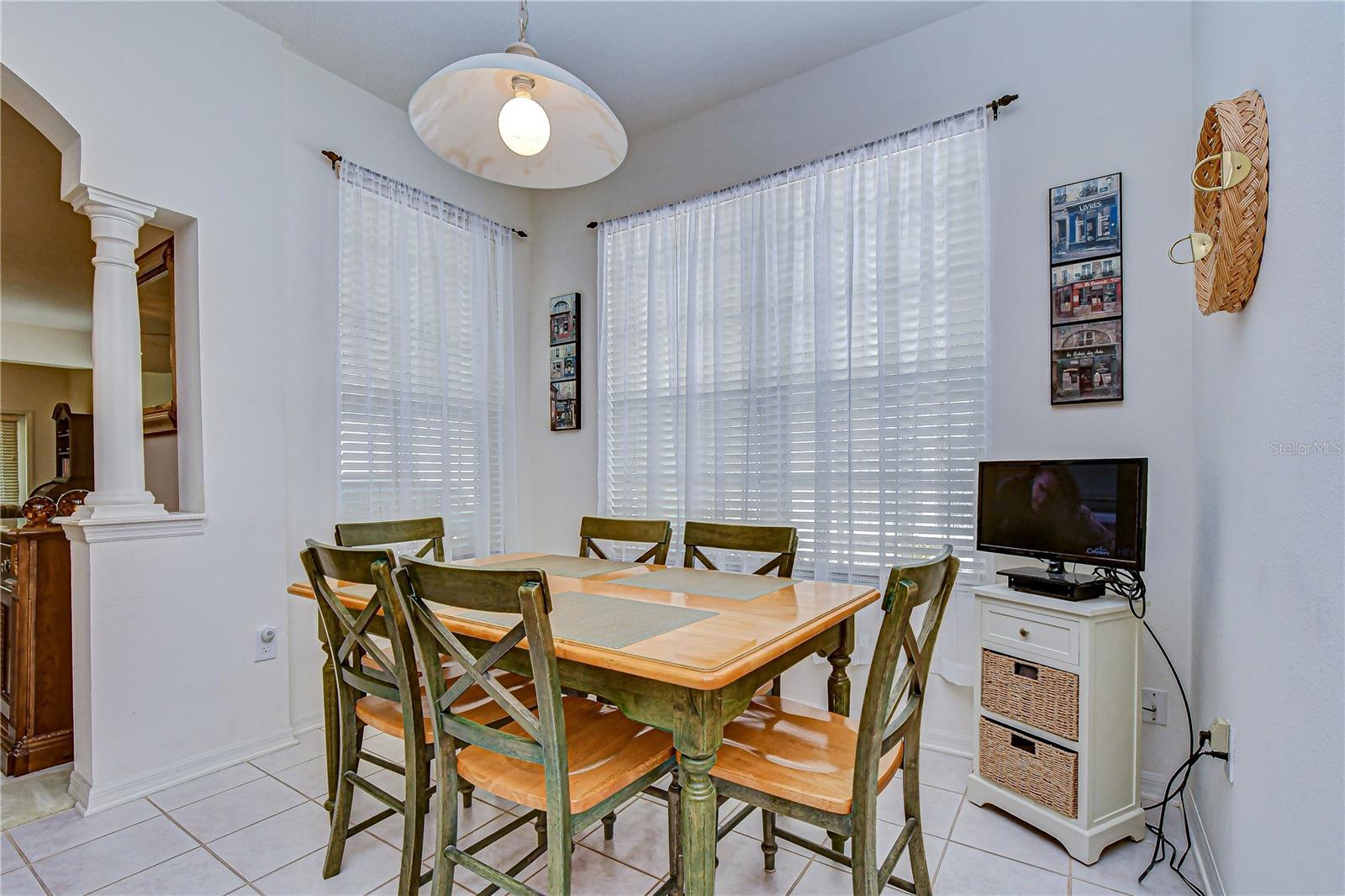 This nook space would be great for gathering!