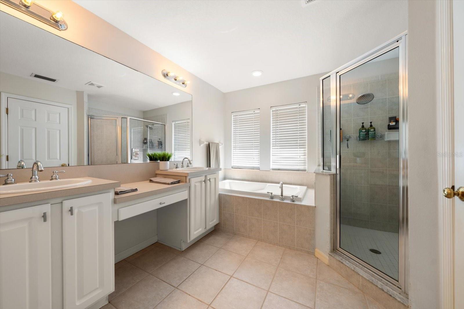 Primary en suite bathroom