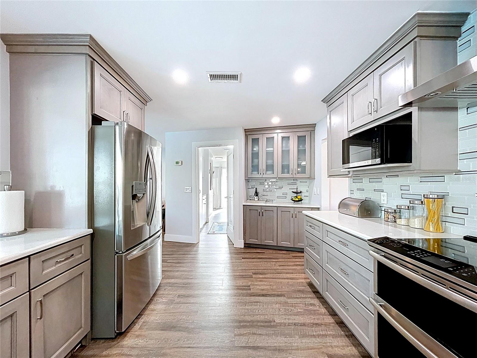 Fully updated kitchen with soft close drawers and cabinets.