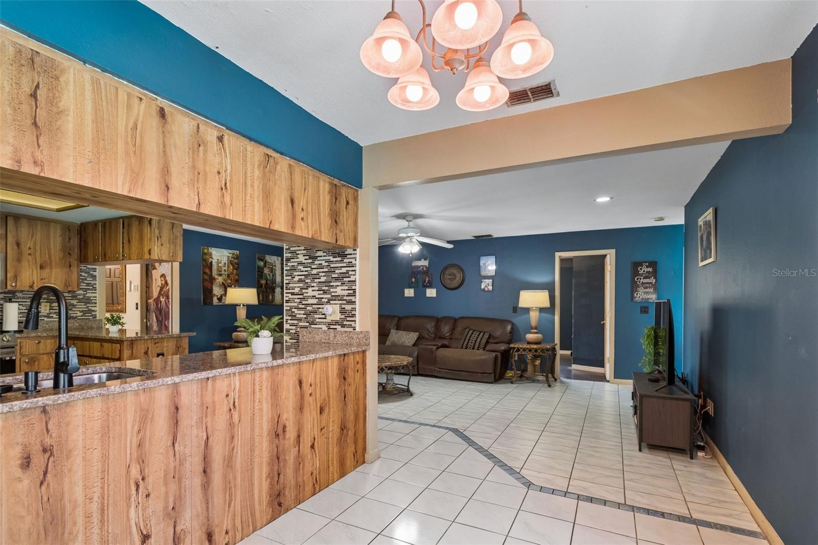 DEDICATED SPACE FOR BREAKFAST AREA/ROOM.