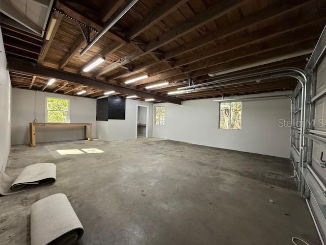 2.5 car garage w/ workshop