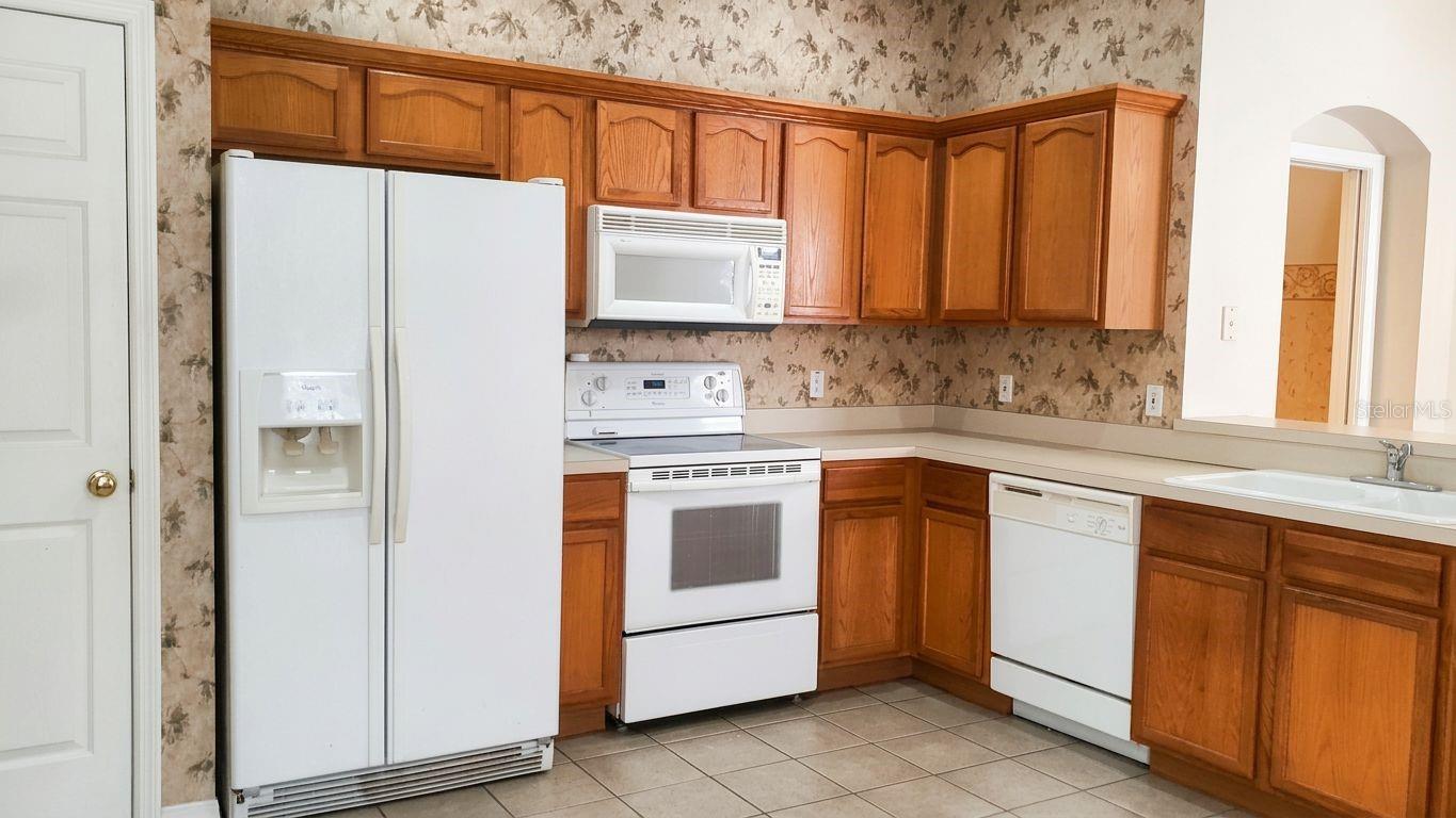 Classic, nice-sized kitchen