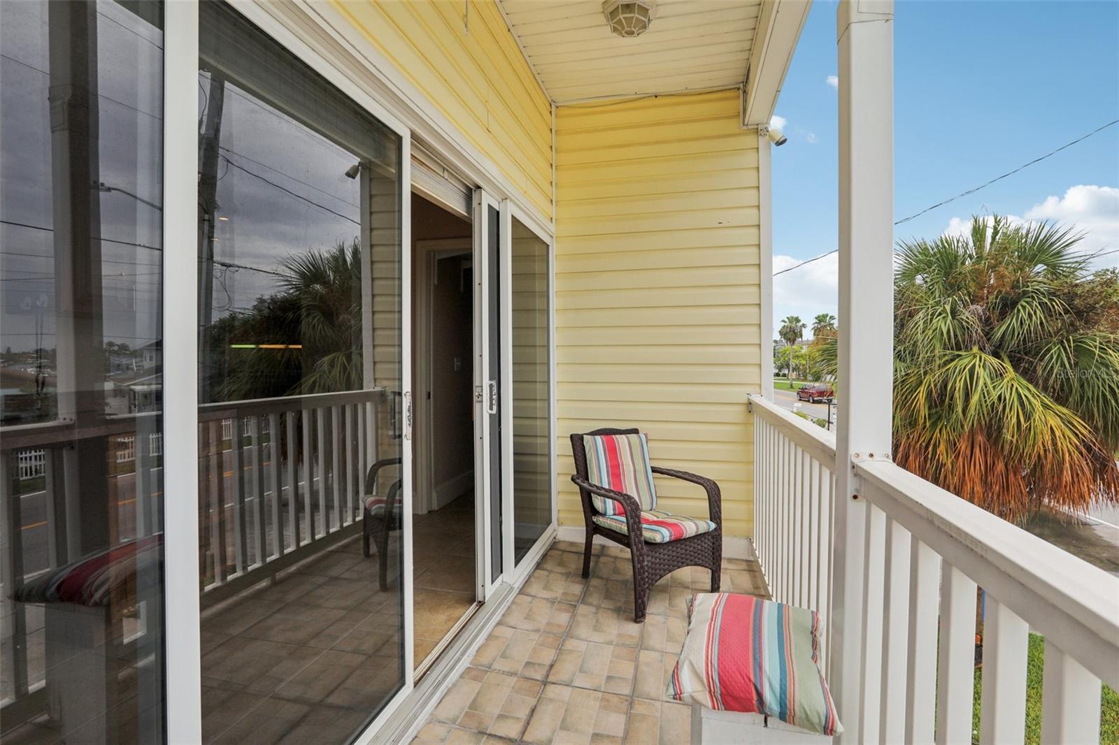 2nd floor front deck