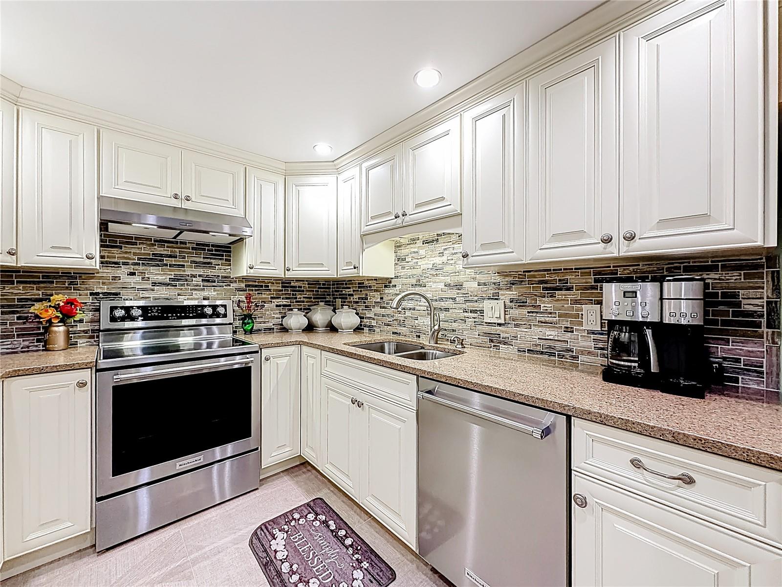 2700 Bayshore 9302, kitchen