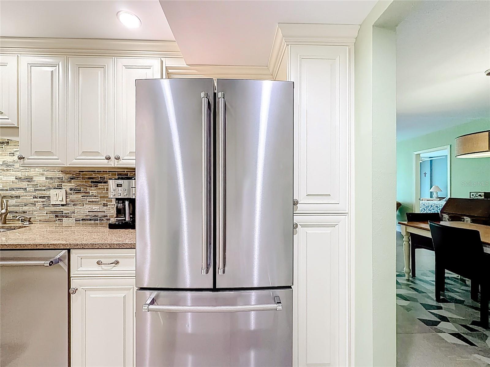 2700 Bayshore 9302, stainless steel refrigerator