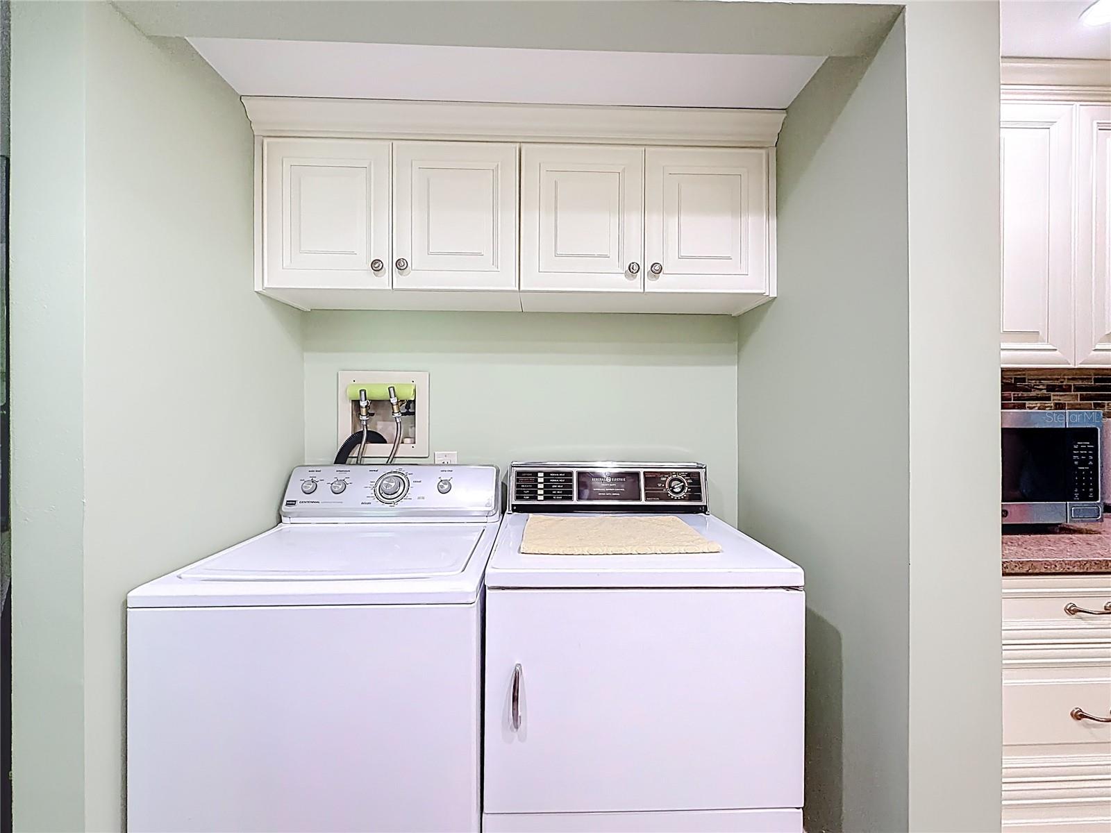 2700 Bayshore 9302, laundry off kitchen