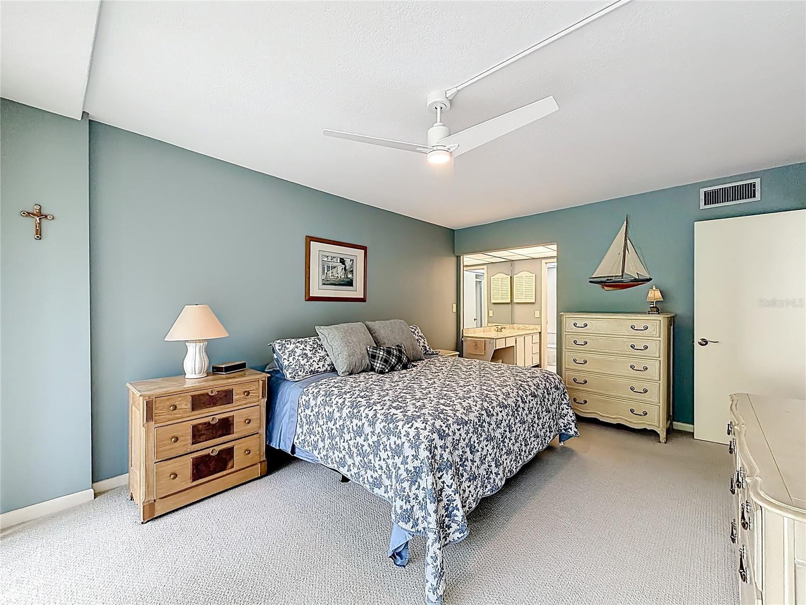 2700 Bayshore 9302, primary bedroom, walk in closet to right