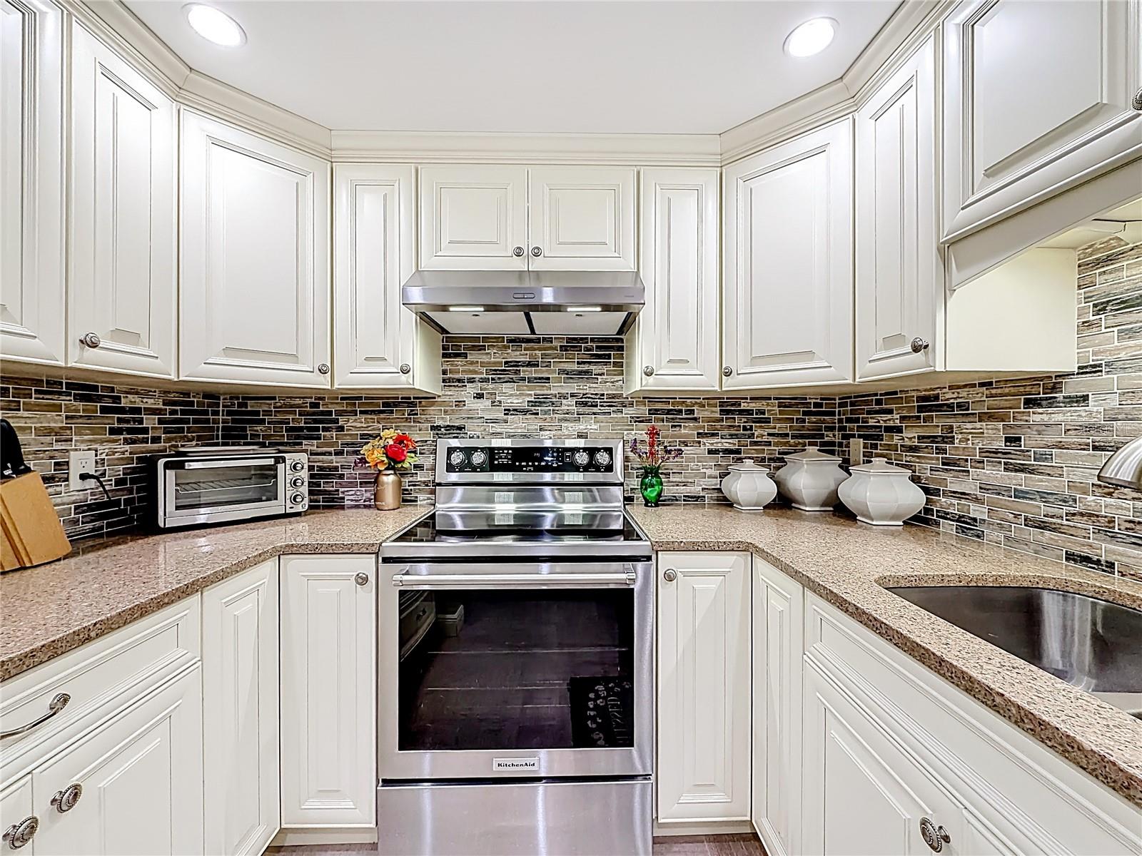 2700 Bayshore 9302 remodeled ktchen