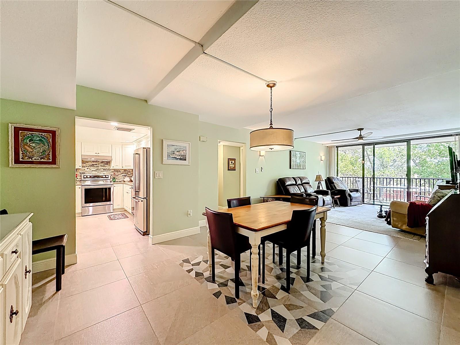 2700 Bayshore 9302 dining and living area from entry hall