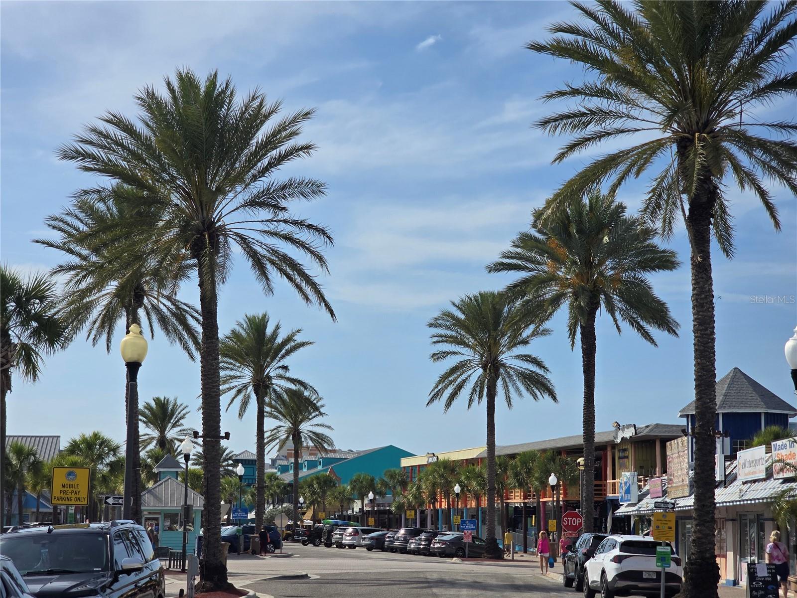 Busy John's pass, walking distance to Wave Resort Unit 1